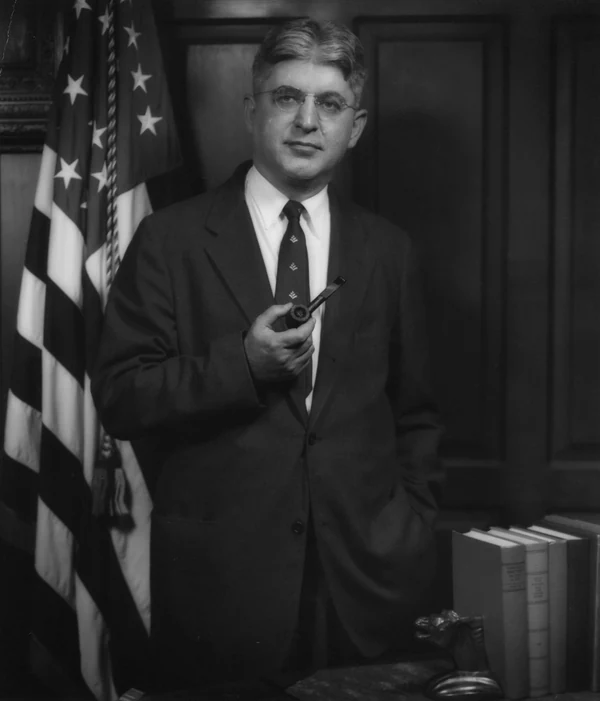 Artur F. Berns — predsednik Sistema federalnih rezervi 1970–1978, fotografija iz 1955.